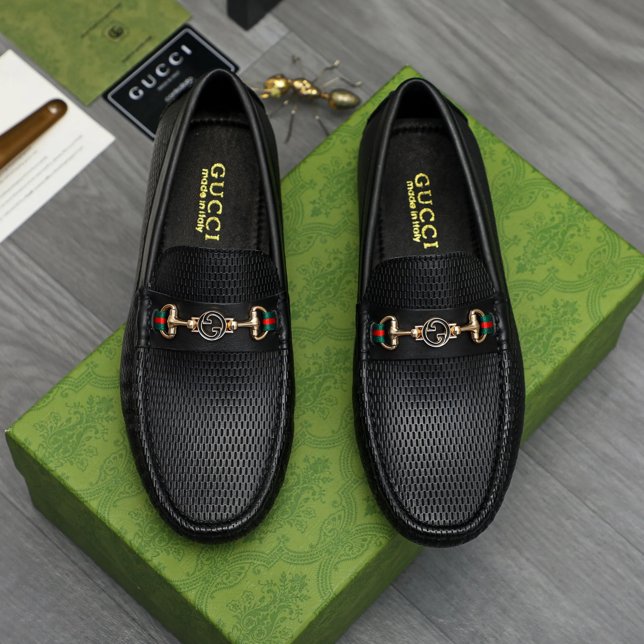 P420 Product trademark: GUCCI (Gucci) casual slip-on men's shoes Regular size: 38-44 Product materials: Selected hollow cowhide upper, sheepskin lining, original rubber outsole